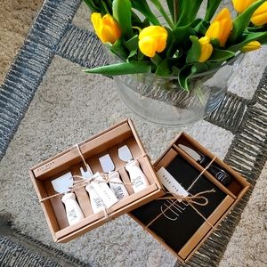 REA DUNN cheese board set or cheese knife set